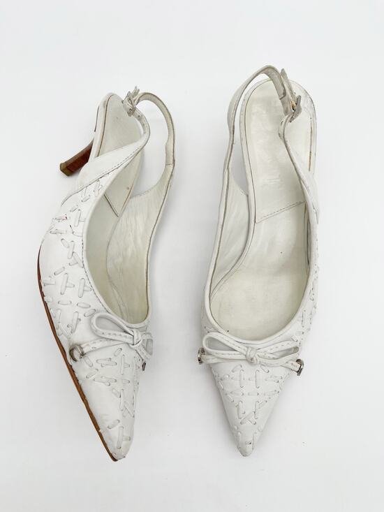 Dior Shoes - Dior Vintage White Whipstitched Bow CD Charm Pointed Toe Kitten Heels EU 36.5